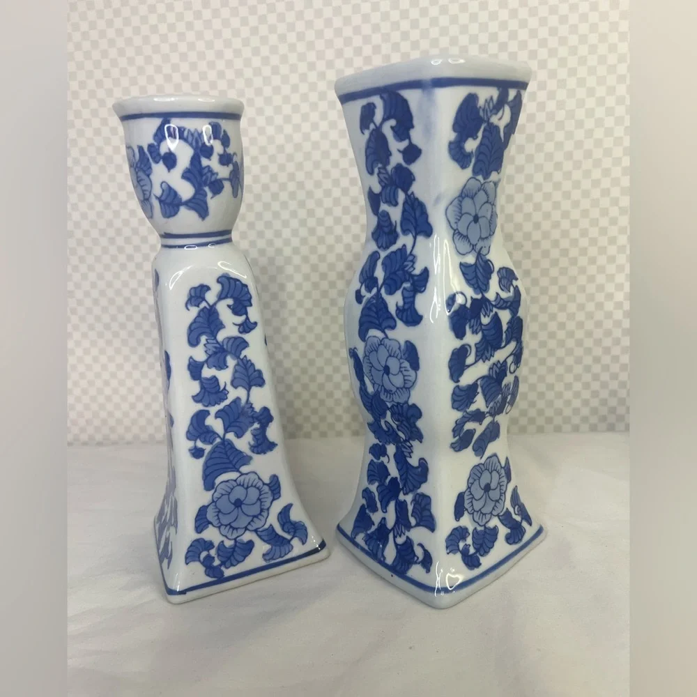 2 Vintage‎ Japanese  Blue & White Vases– Wide Base Floral Hand Painted Mint